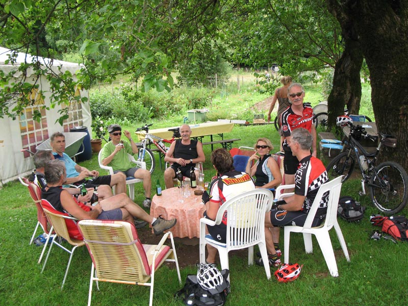 40 das verdiente Bier oberhalb  von Vernate