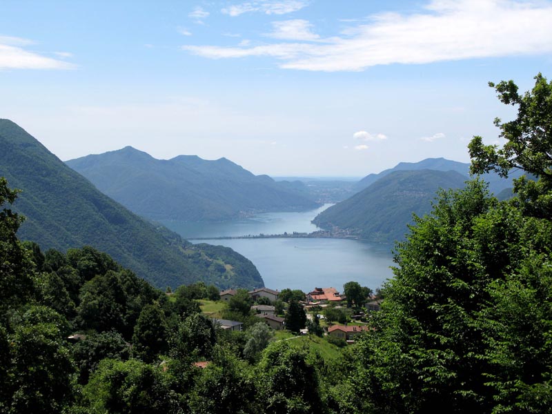 48 Blick auf den Damm von Melide