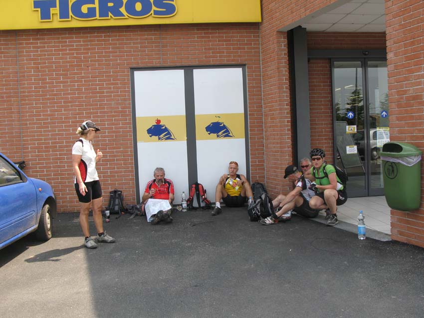 89f Mittagessen in Viggiu 