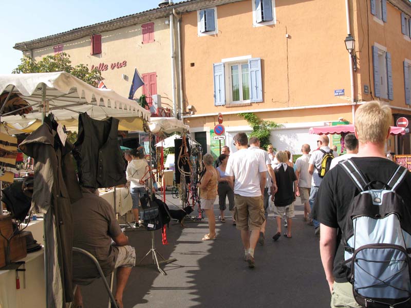24 ein grosser und sehr schoener Markt