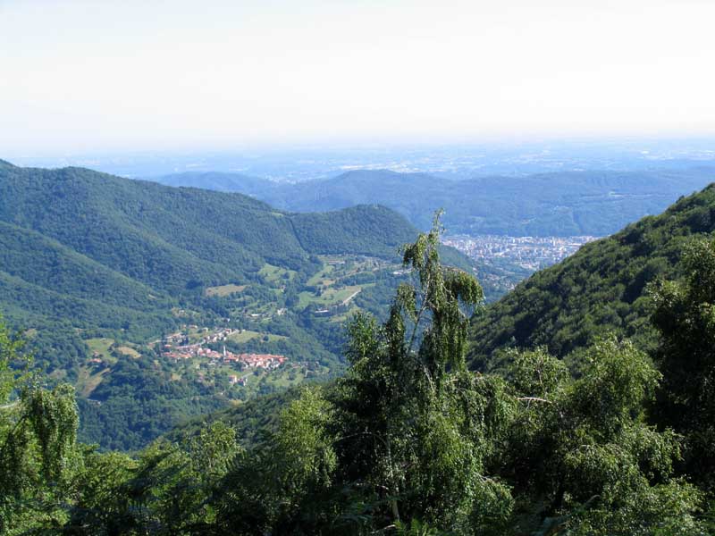 39_Blick_hinunter_beim_Aufstieg_von_Muggio