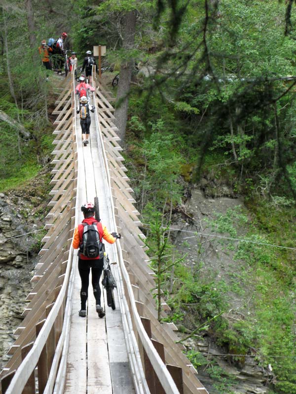 68 auf der Holzbruecke