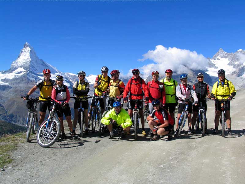 24_die_Weissensteiner_Biker_mit_Matterhorn_und_Nadelhorn