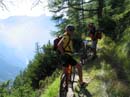 53_links_der_Abgrund_rechts_die_Bisse_oder_Suone